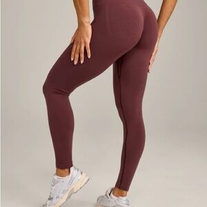 EffortlessLift™ Seamless Mid Rise Leggings